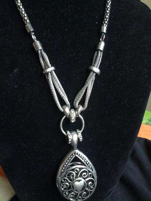 *R380* 2010 HADASSAH COLLECTION!!STUNNING TIBETAN SILVER FILIGREE TEARDROP PENDANT NECKLACE