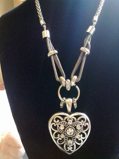 *R380* 2010 HADASSAH COLLECTION!!STUNNING TIBETAN SILVER FILIGREE HEART PENDANT NECKLACE