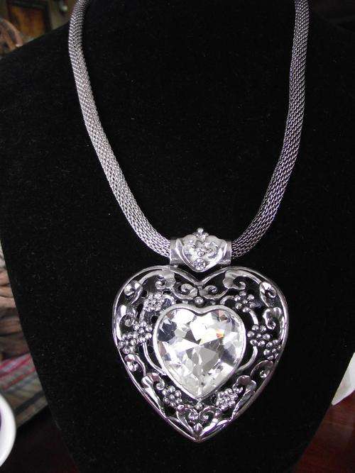 LAST ONE!! 2011 HADASSAH COLLECTION!!STUNNING TIBETAN SILVER  FILIGREE HEARTLARGE DIAMANTE NECKLACE