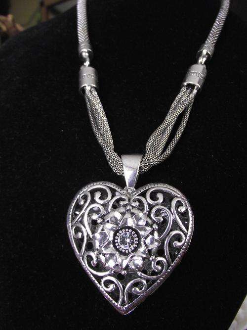 *R300* 2011 HADASSAH COLLECTION!!STUNNING TIBETAN SILVER  FILIGREE HEART FLOWER NECKLACE