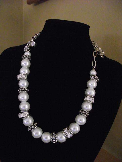 LAST ONE!!2011 HADASSAH COLLECTION!!STUNNING!!! TIBETAN SILVER PEARLY NECKLACE