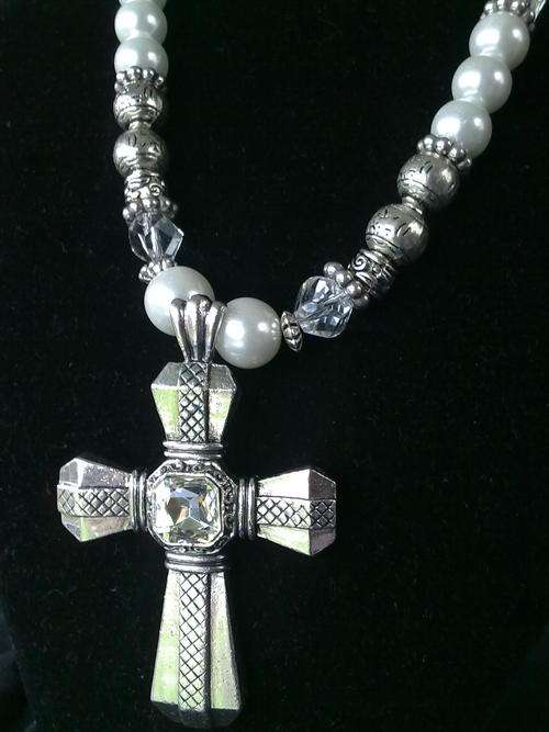 GORGEOUS!!LARGE TIBETAN SILVER CRYSTAL CROSS PENDANT AUSTRIAN CRYSTALS & PEARLY NECKLACE