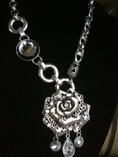 2011 HADASSAH COLLECTION!!STUNNING TIBETAN SILVER ROSE NECKLACE