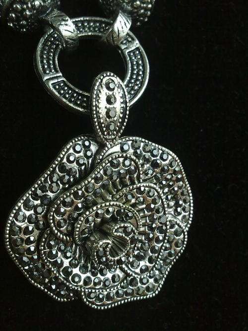 2011 HADASSAH COLLECTION!!STUNNING TIBETAN SILVER MARCAZITE ROSE NECKLACE