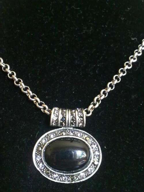 2011 HADASSAH COLLECTION!!STUNNING TIBETAN SILVER MARCAZITE LOOK BLACK OVAL PENDANT NECKLACE