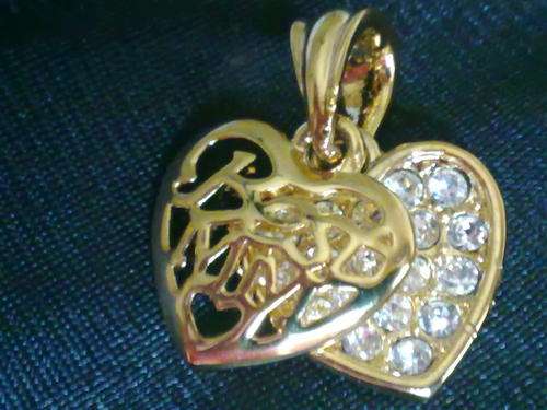 2 YEAR GUARANTEE!!GORGEOUS GOLD HEART DIAMANTE PENDANT