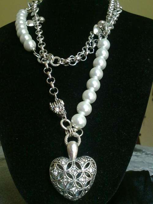 2011 HADASSAH COLLECTION!!STUNNING TIBETAN SILVER HEART PENDANT MULTI STRAND LONG PEARLY NECKLACE
