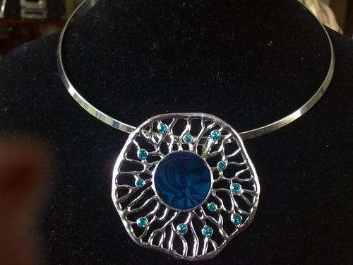 STUNNING ROUND GREEN STONES TIBETAN SILVER AMULET ON CHOKER