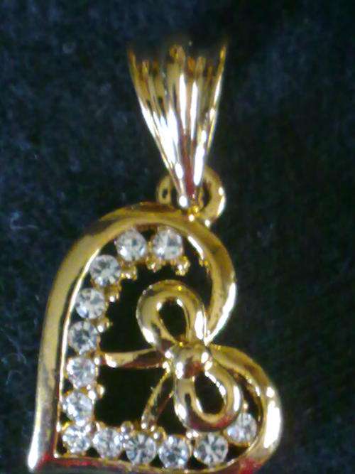 GORGEOUS GOLD HEART DIAMANTE PENDANT