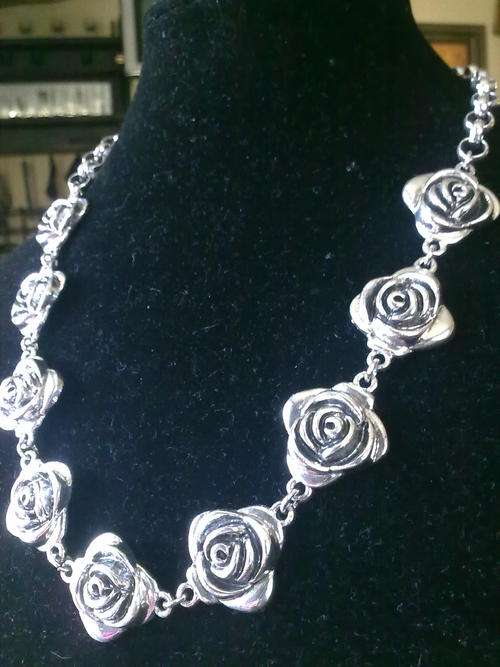STUNNING TIBETAN SILVER PRETTY ROSE NECKLACE