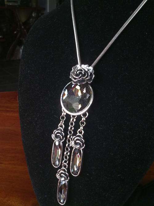 STUNNING TIBETAN SILVER ROSE & CHARCOAL CRYSTAL PENDANT LONG NECKLACE
