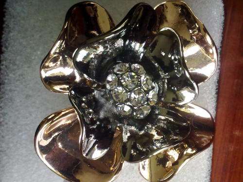 NEW GOLDEN METALIC FLOWER DIAMANTE  DRESS RING SIZE 20