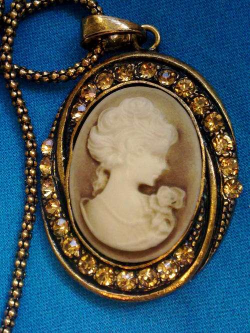 OLD GOLD TONE CAMEO LONG POPCORN NECKLACE