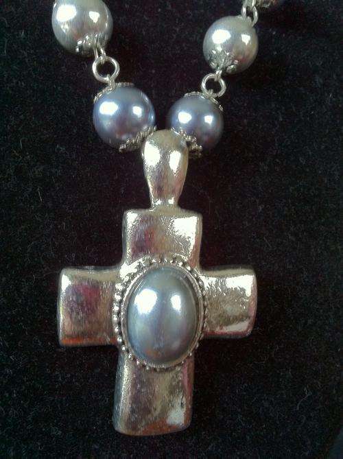 CHRISTMAS SPECIAL!!STUNNING TIBETAN SILVER PURPLE/GREY PEARLY CROSS PENDANT NECKLACE