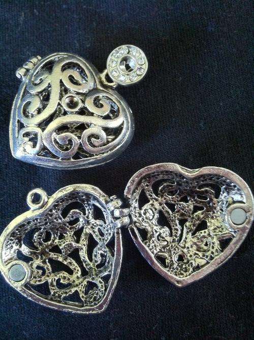 NEW!!! TIBETAN SILVER FILIGREE MAGNETIC LOCKET HEART PENDANT
