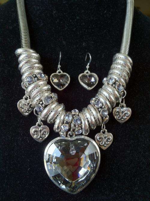 STUNNING TIBETAN SILVER CHUNKY CHARCOAL HEART PENDANT NECKLACE & EARRINGS SET