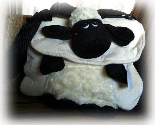 SHAUN THE SHEEP!!! MEDIUM SIZE SHAUN THE SHEEP NAPPY BAG!!
