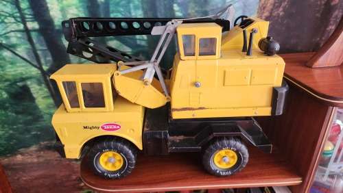 TONKA YELLOW CRANE IN EXCELLENT CONDITION