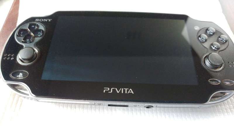 Sony PS Vita 3G / Wi-Fi & 9 Original Vita Games