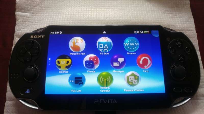 Sony PS Vita 3G / Wi-Fi & 9 Original Vita Games