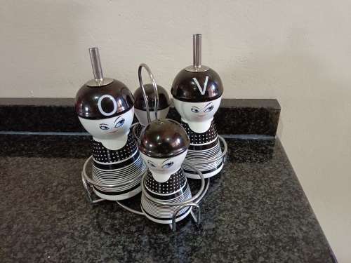 Salt and vinegar set