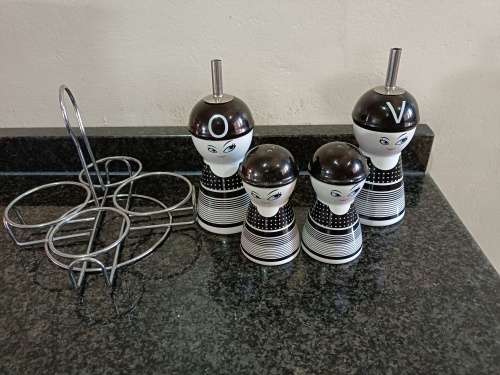 Salt and vinegar set
