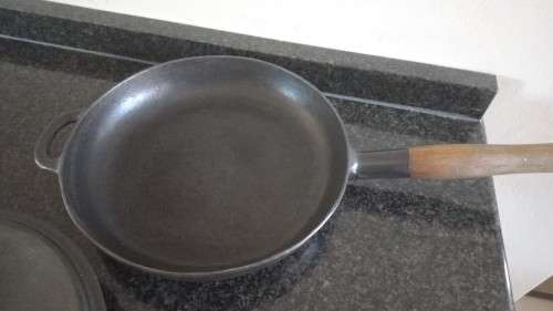cookwell cast iron pan