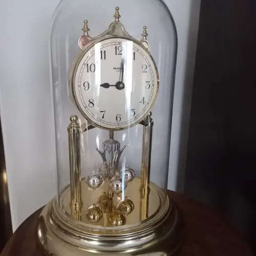 Beautiful clock/decor piecenot working