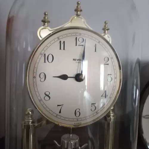 Beautiful clock/decor piecenot working