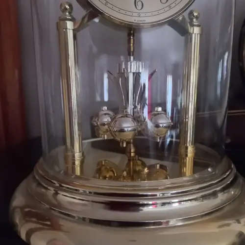 Beautiful clock/decor piecenot working