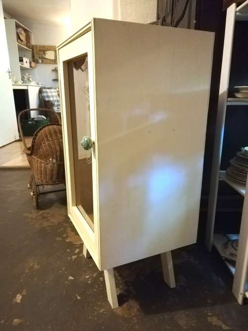Storage cupboard for bathroom or bedroom