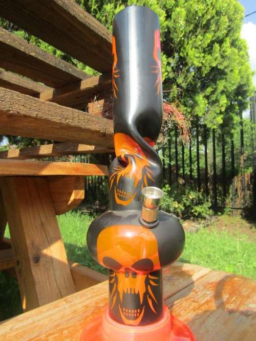 SKULL BONG