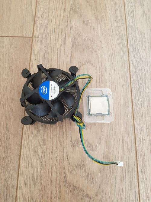 Intel i3 3225 + Intel cooler