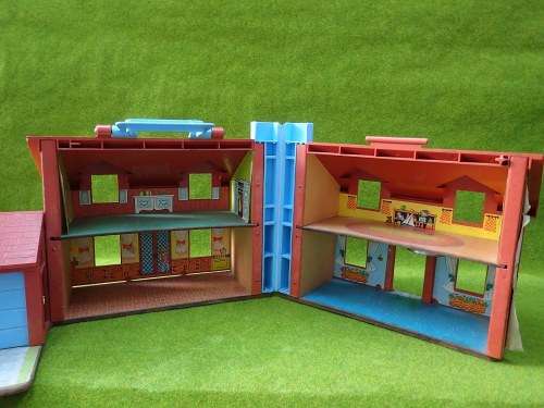Fisher Price 'Little People Tudor Doll House'