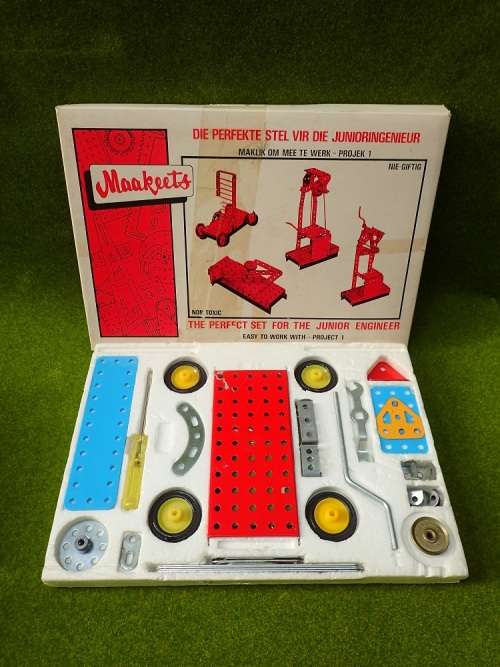 Maakeets assembling kit: Perfect Toy for a Junior Engineer
