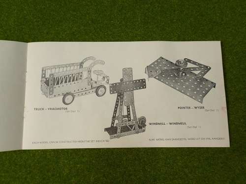 Maakeets assembling kit: Perfect Toy for a Junior Engineer