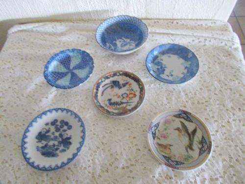 Assorted lot of small oriental wall plates