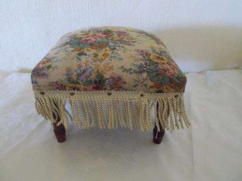 Nice tapersty foot stool on legs