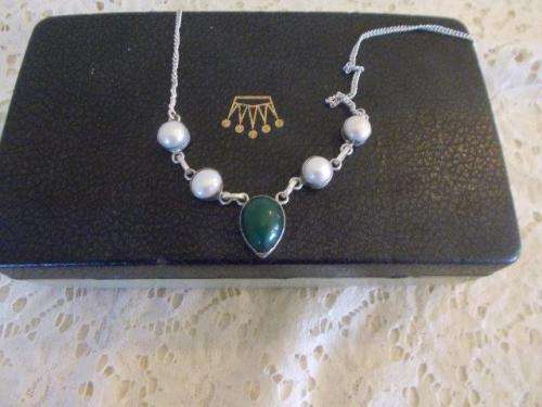 sliver necklace with pearl and jade looking stone