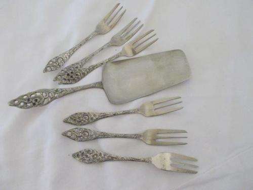 Nice silver plated dutch cutlery cake set with cake forks and lifter