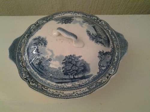 Nice vintage blue and white Johonson brothers old castle veggie dish and lid