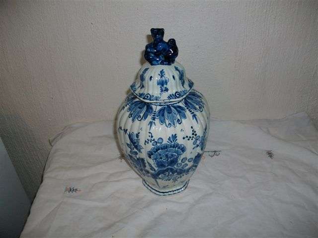 Lovley large blue delft vase with lid