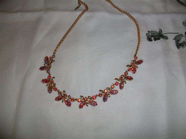 lovely vintage crystal necklace