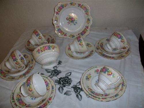 Lovely incomplete set of lace pattern tea cups set