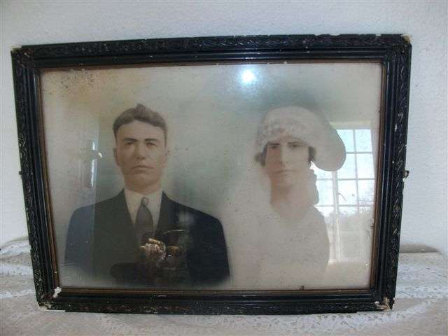 Vintage picture frame with vintage couple print