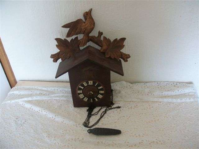 wooden wall cuckoo clock will be sold as parts as is (no3)
