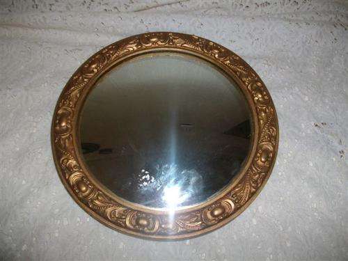 Small round concave mirror with orante frame