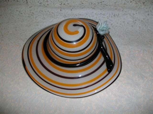 Lovely glass murano...?? model of a hat