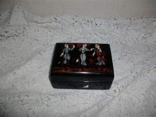 chiense lacquer trinket box