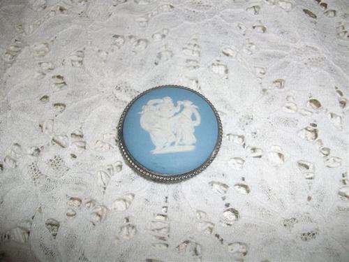 Vintage ladies wedgwood brooch set in sliver